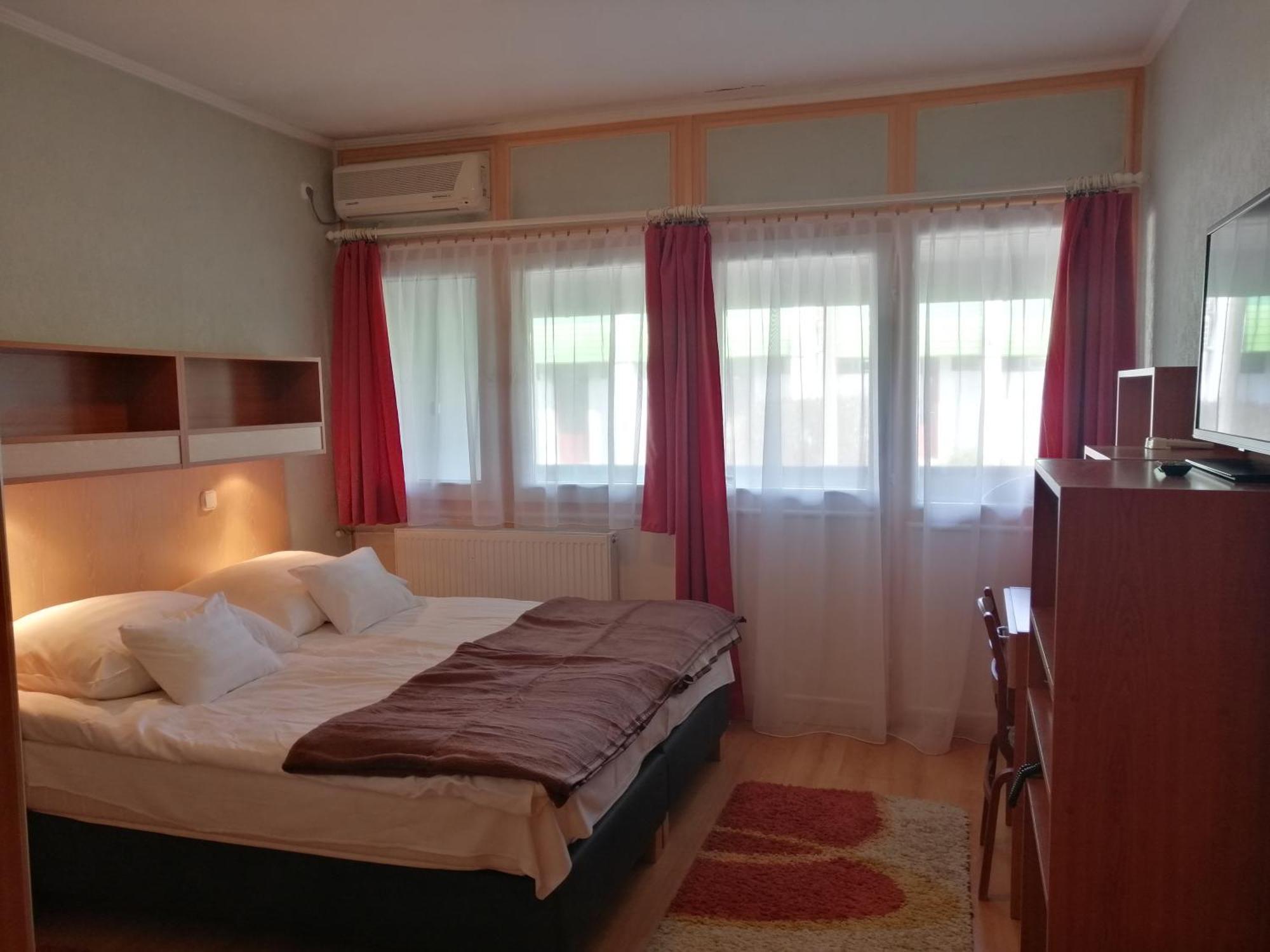 Hoforras Hotel ギュラ エクステリア 写真