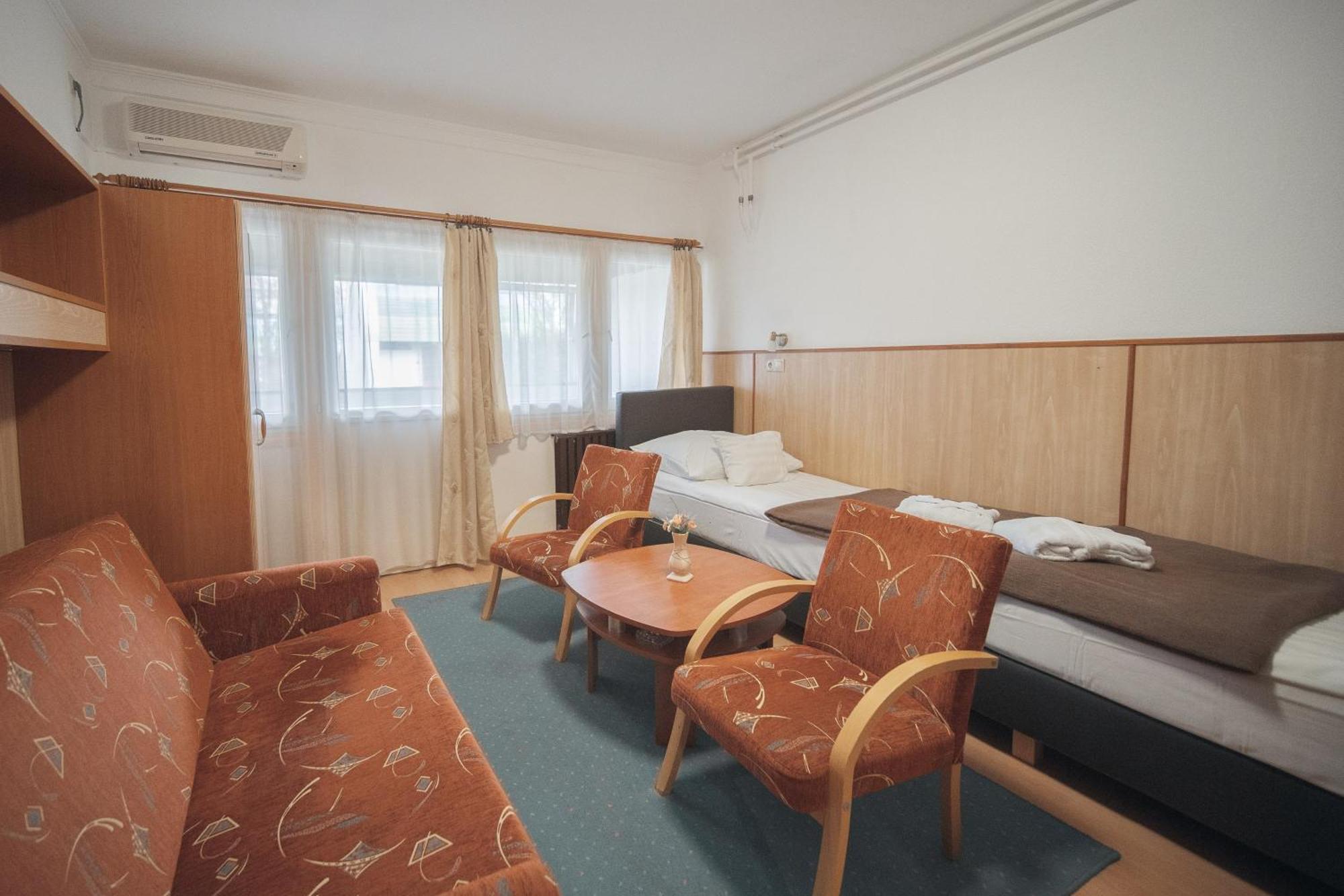 Hoforras Hotel ギュラ エクステリア 写真